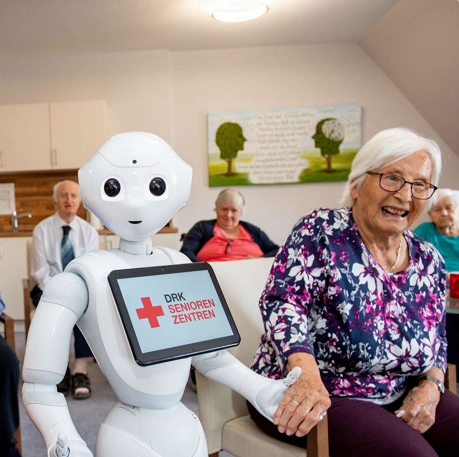 Die Komplettlösung Robot.Care für Roboter Pepper – Unterstützung & Entlastung in der Pflege